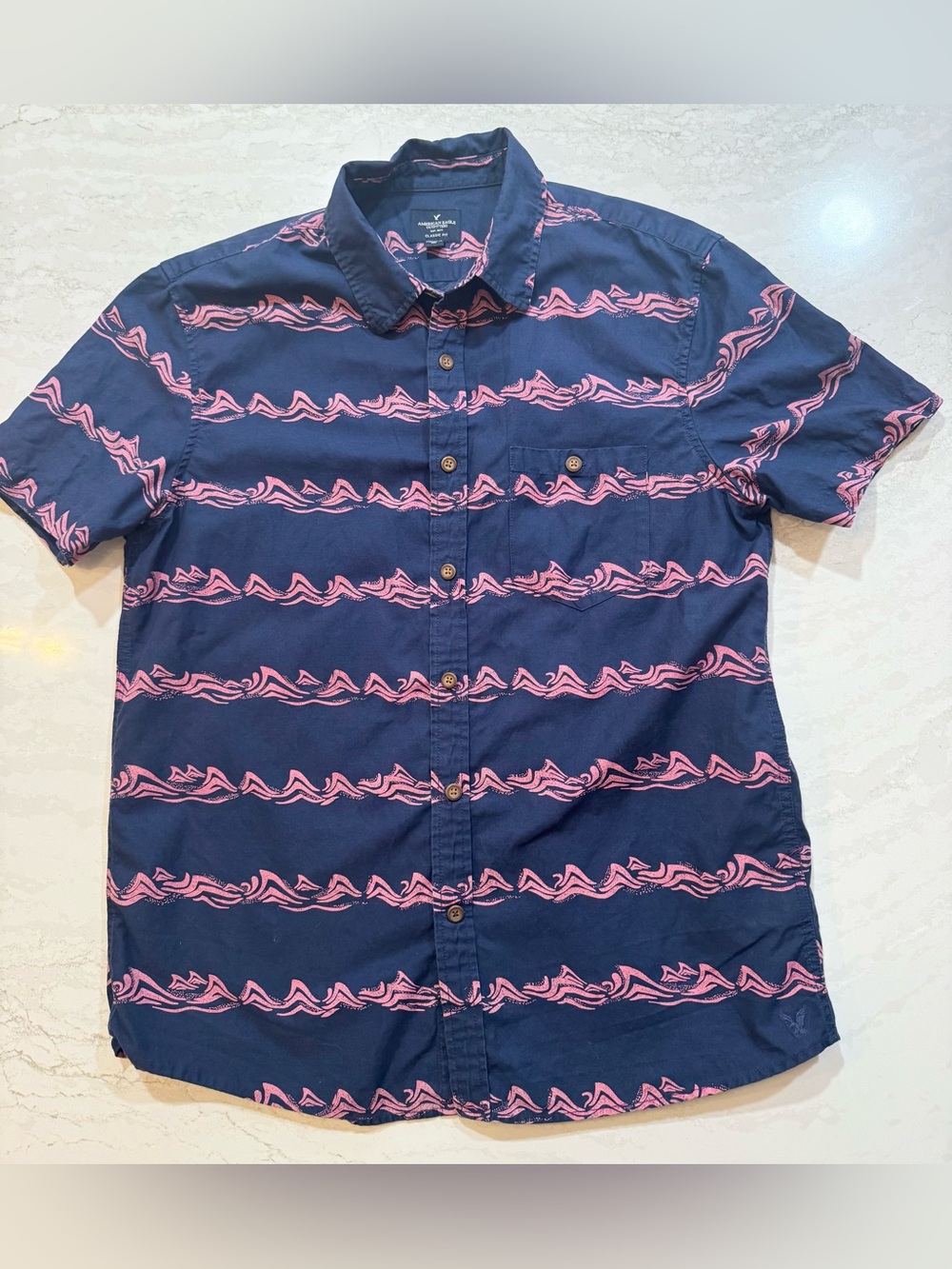 🦩🌊  American Eagle Navy Pink Wave Print Button Down MENS Short Sleeve Shirt L